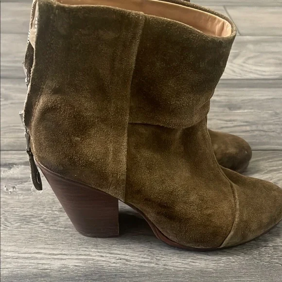 Rag and bone Women's Suede Ankle Boots - khaki color
Used but good condition - Picture 2 of 8
